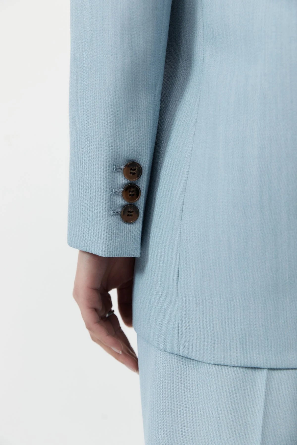 SINGLE BUTTON TAILORED BLAZER