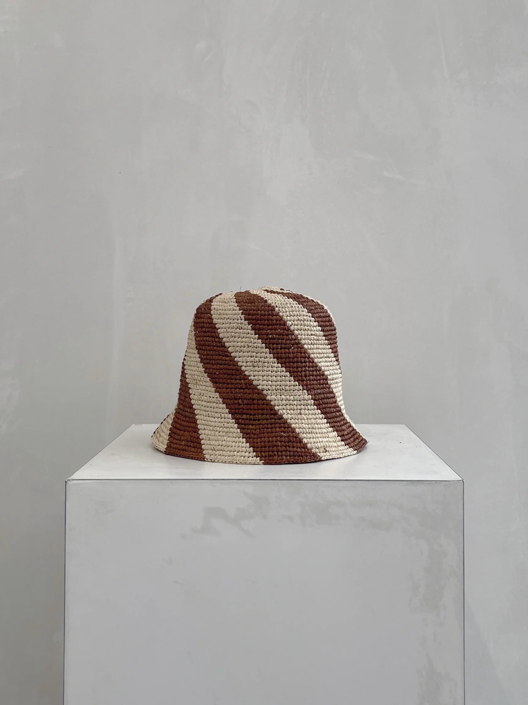 CYLA BUCKET HAT CREAM AND CHOCOLATE SPIRAL