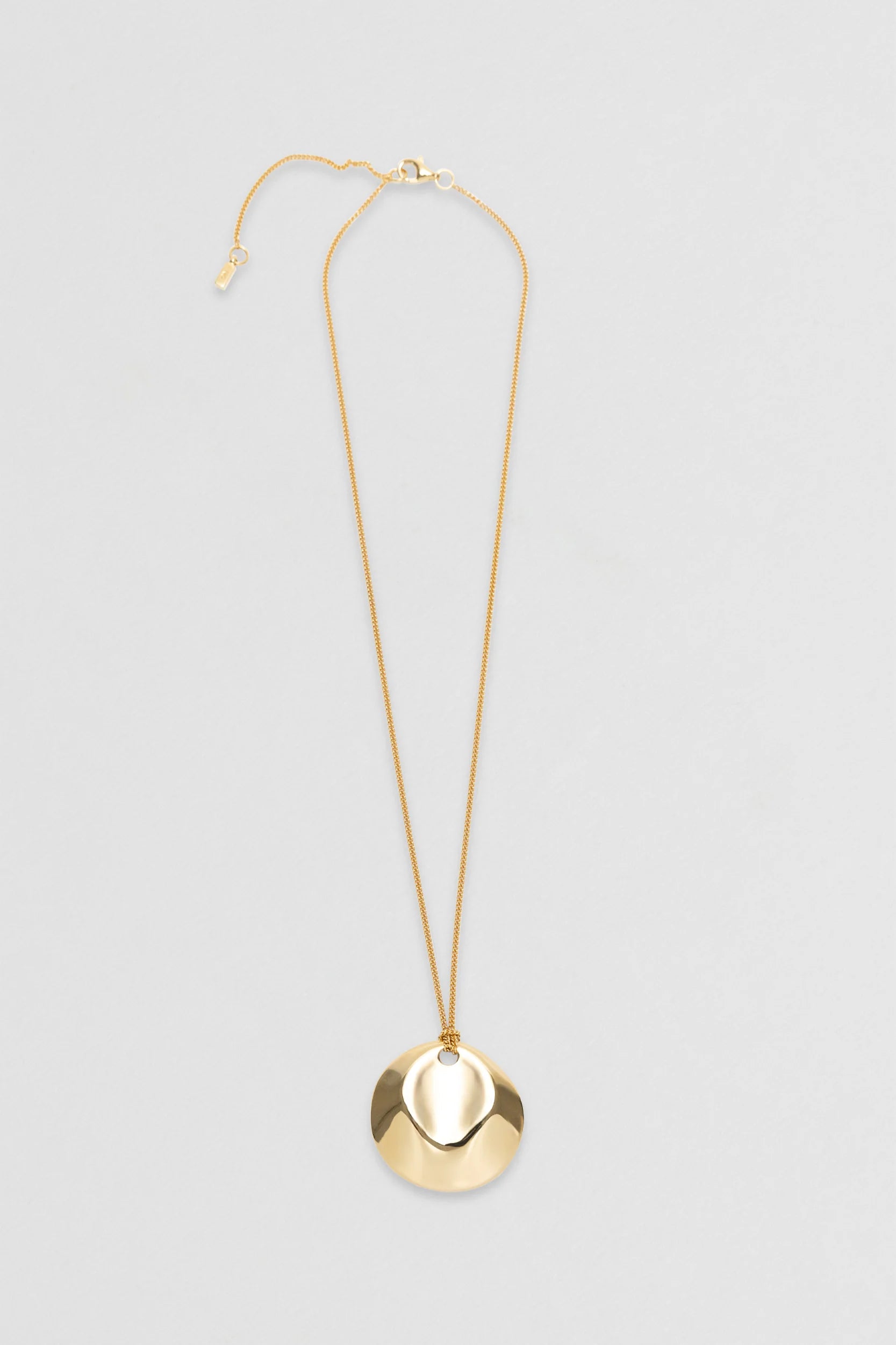 DENTED MEDALLION NECKLACE GOLD