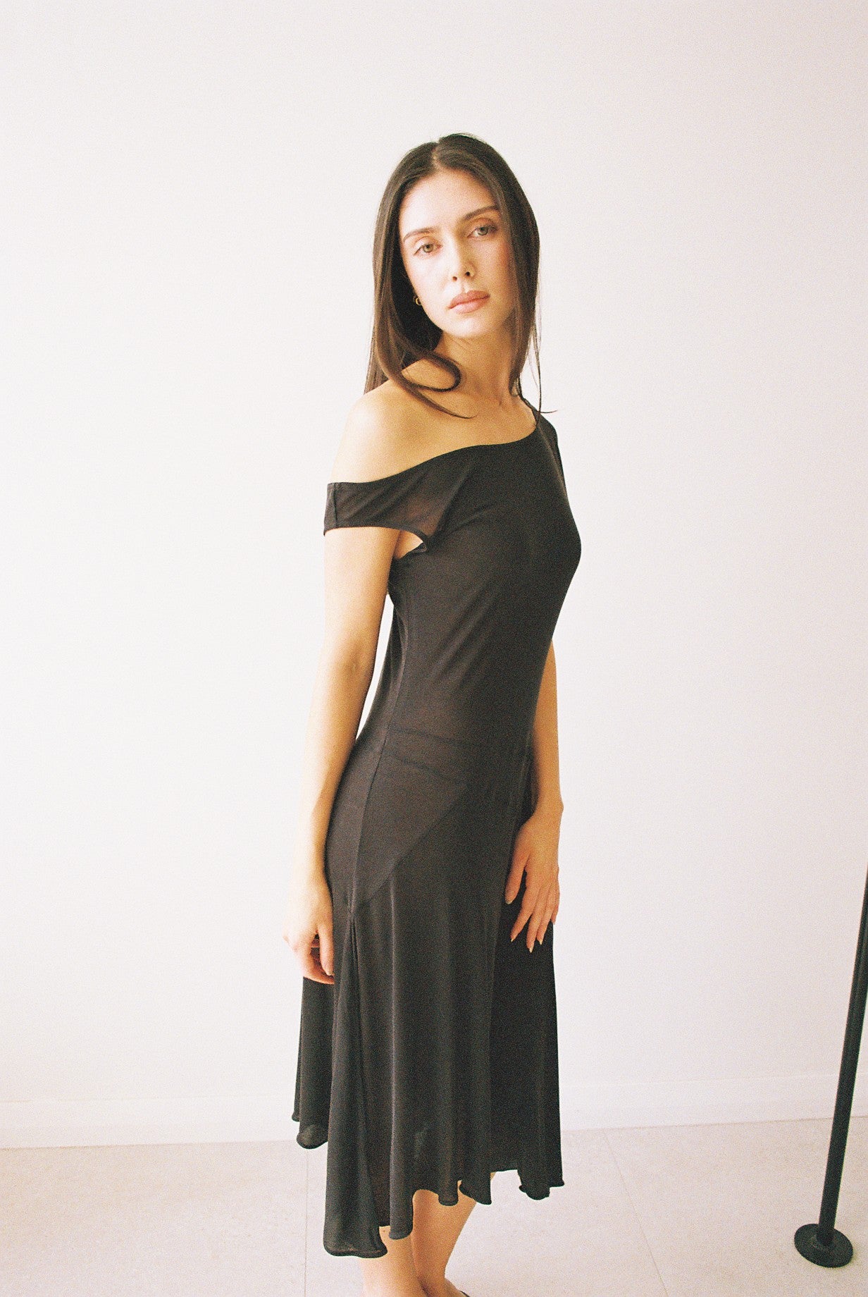 FINE JERSEY OFF SHOULDER DRESS