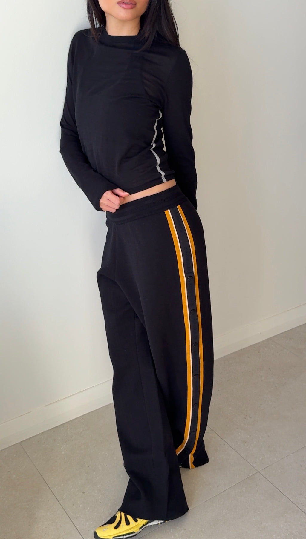 SIDE-SNAP TRACK PANT BLACK/TUMERIC