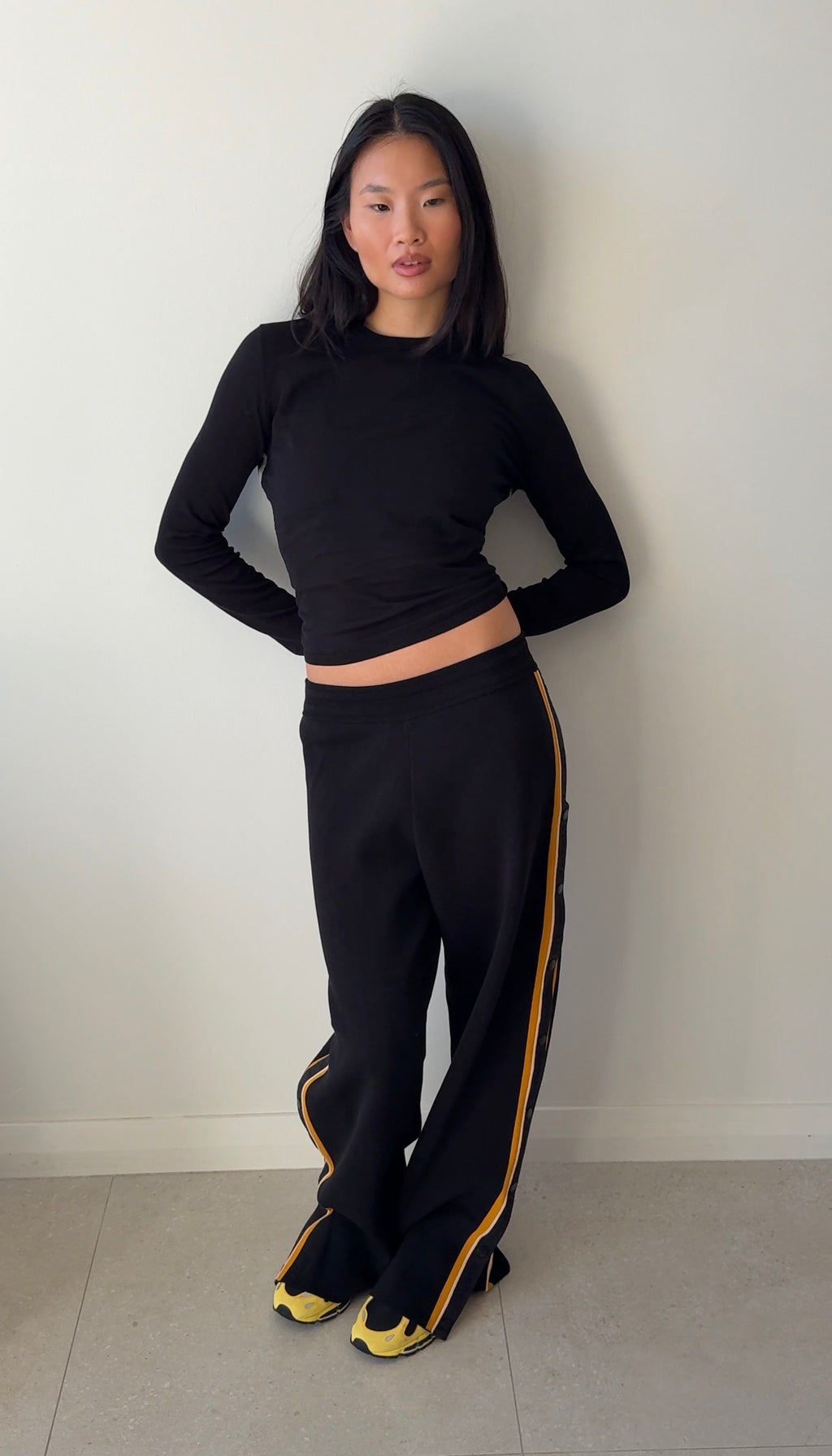 SIDE-SNAP TRACK PANT BLACK/TUMERIC