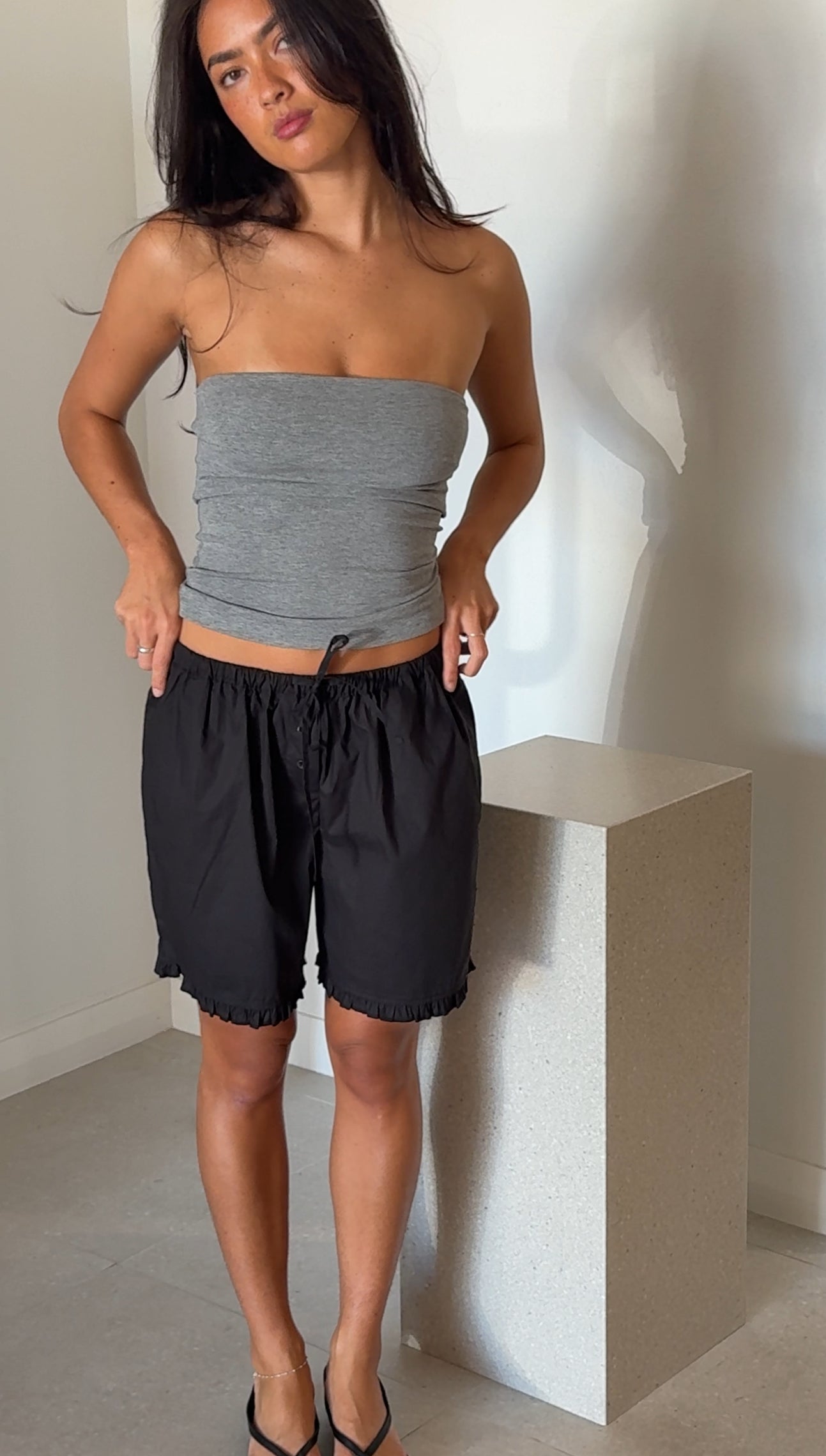 FLOUNCE SHORT BLACK