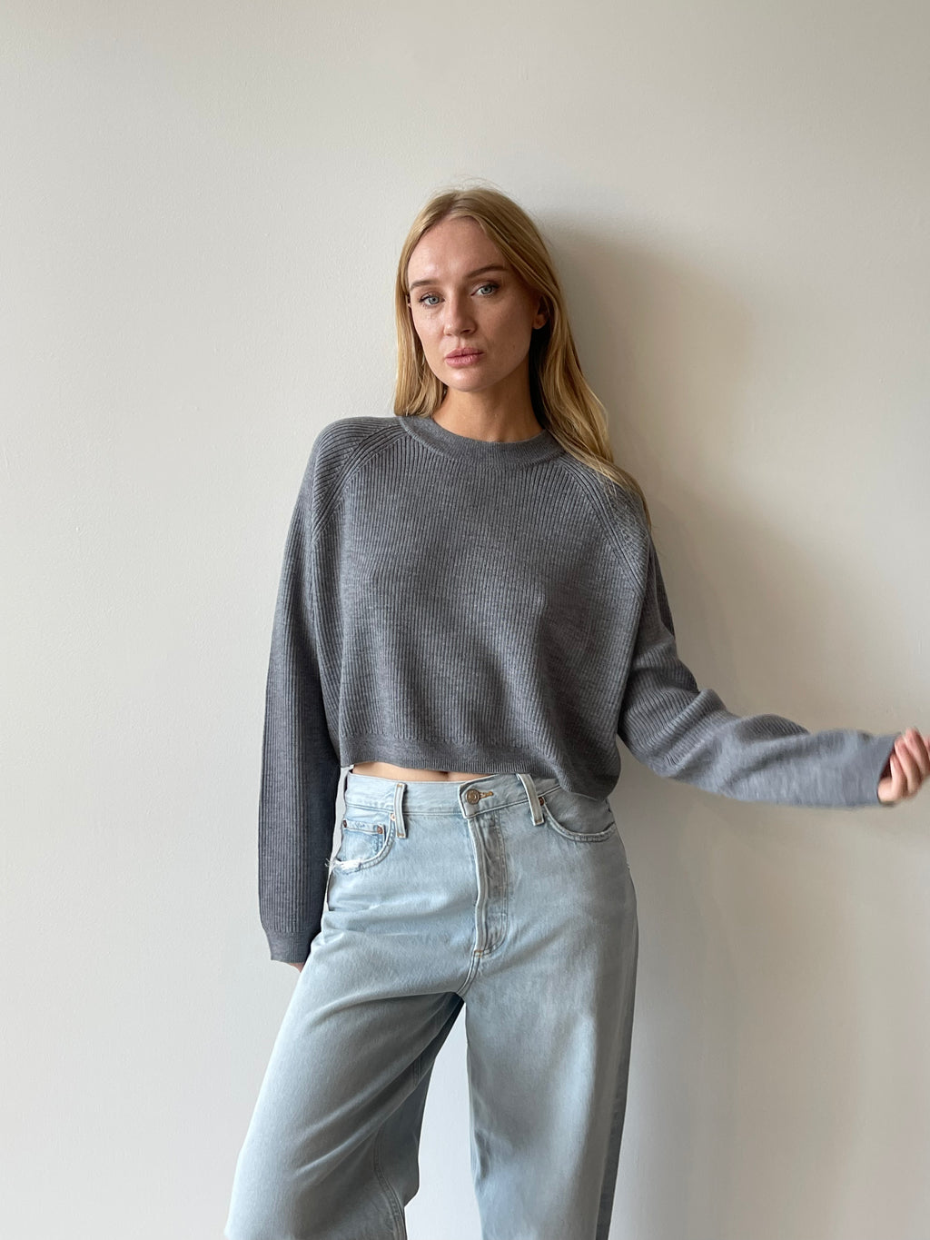 RIBBED CREW NECK CHARCOAL