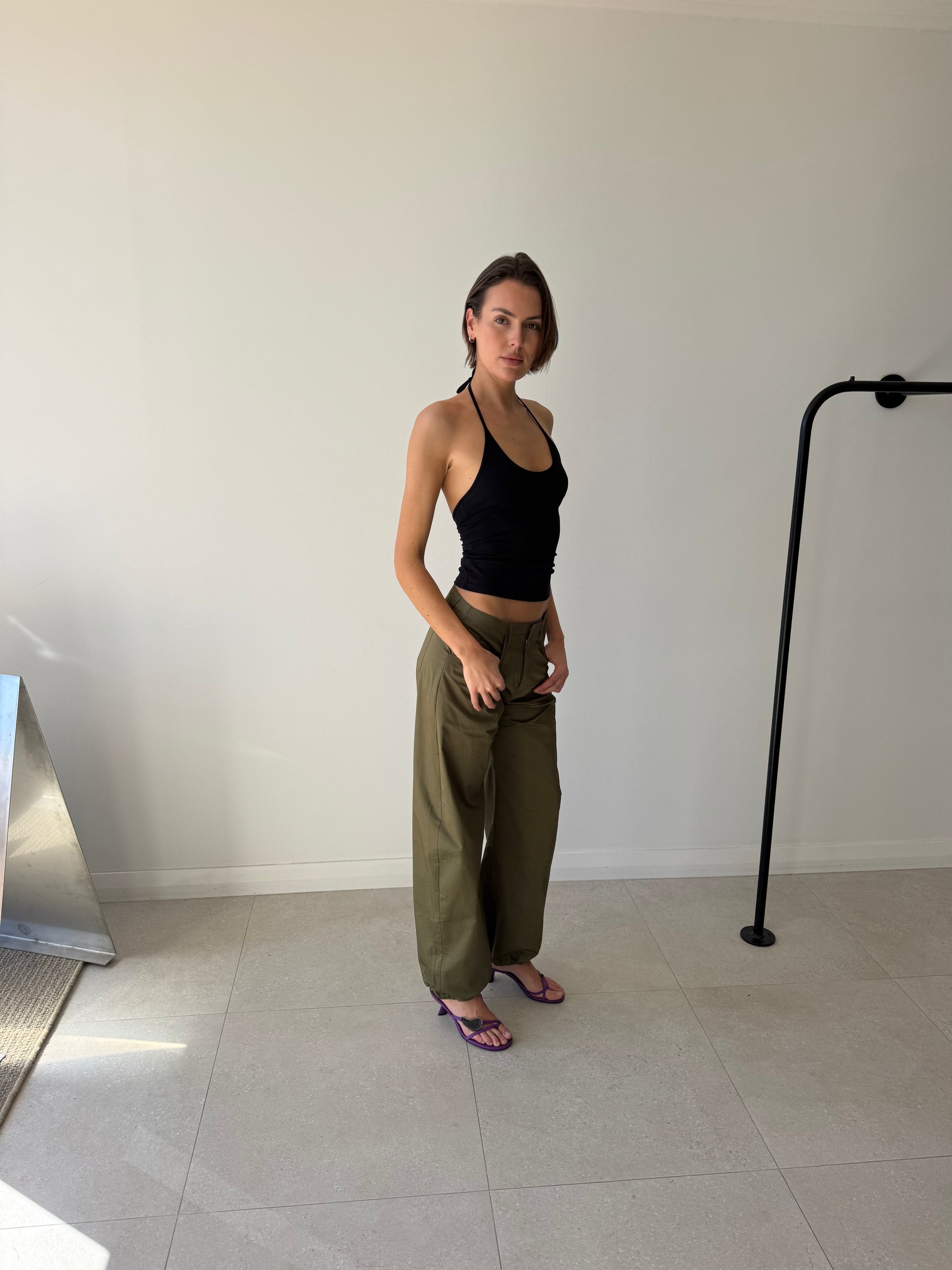 ISLA CINCH PANT DEEP OLIVE