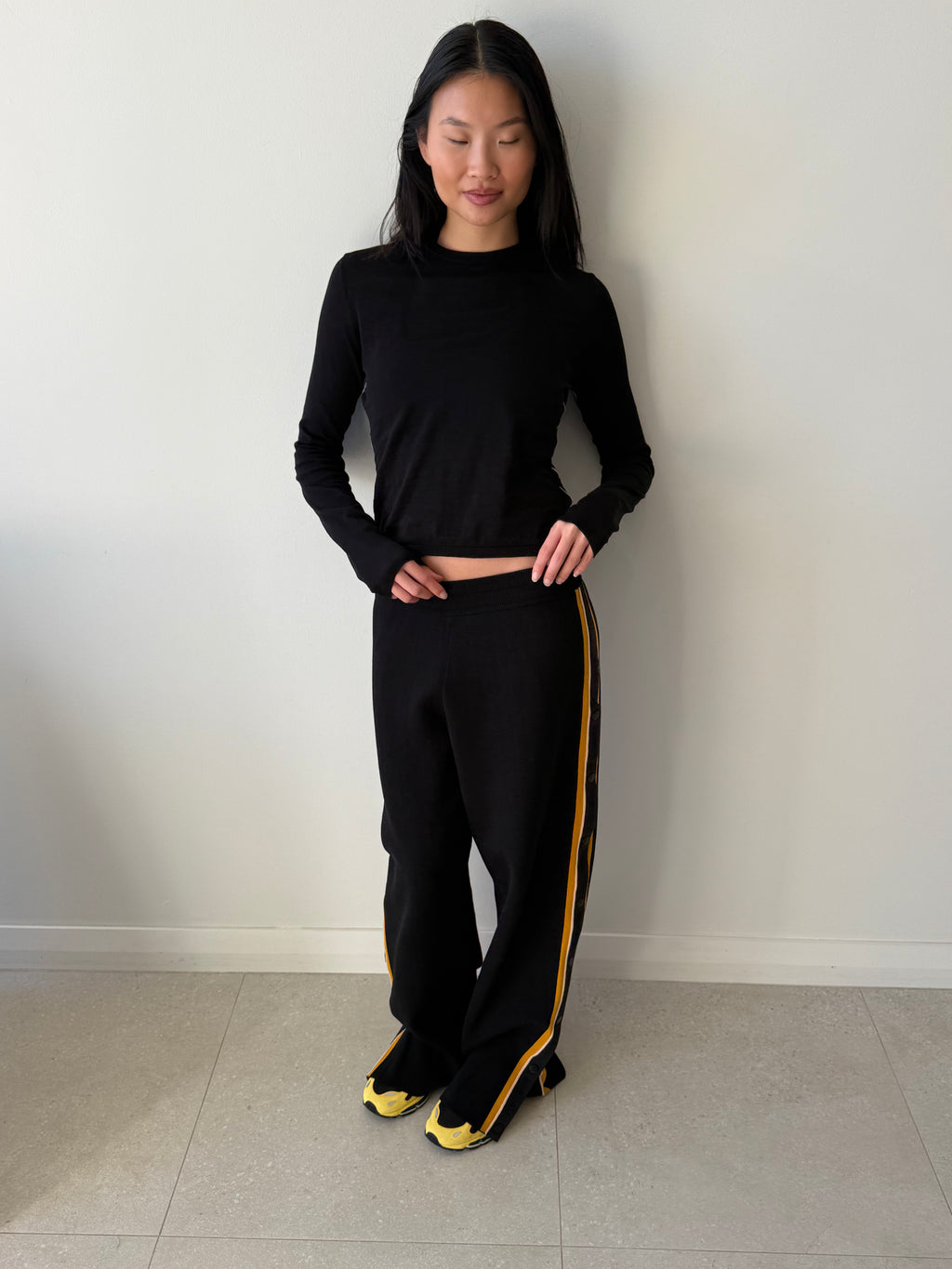 SIDE-SNAP TRACK PANT BLACK/TUMERIC