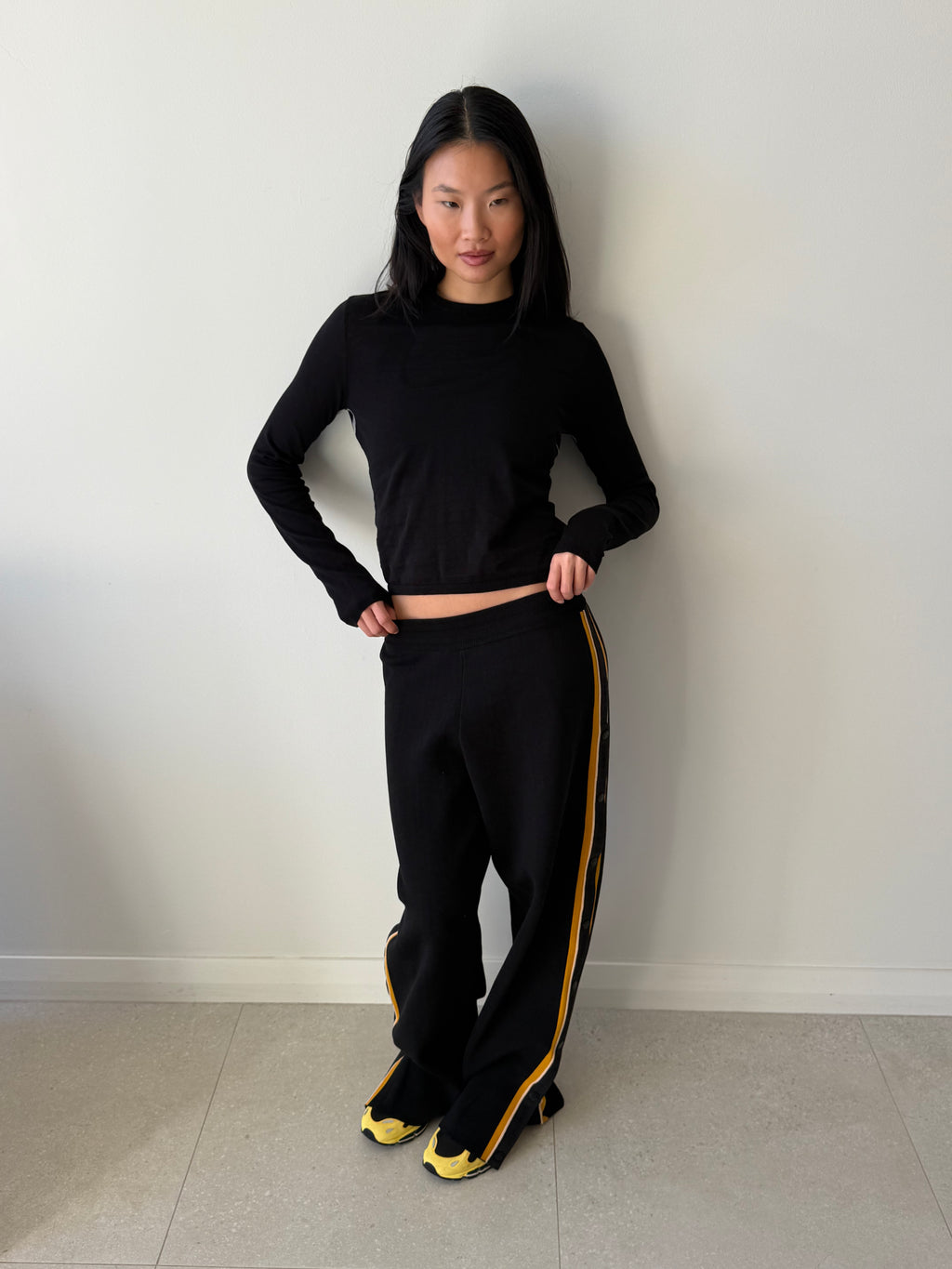 SIDE-SNAP TRACK PANT BLACK/TUMERIC