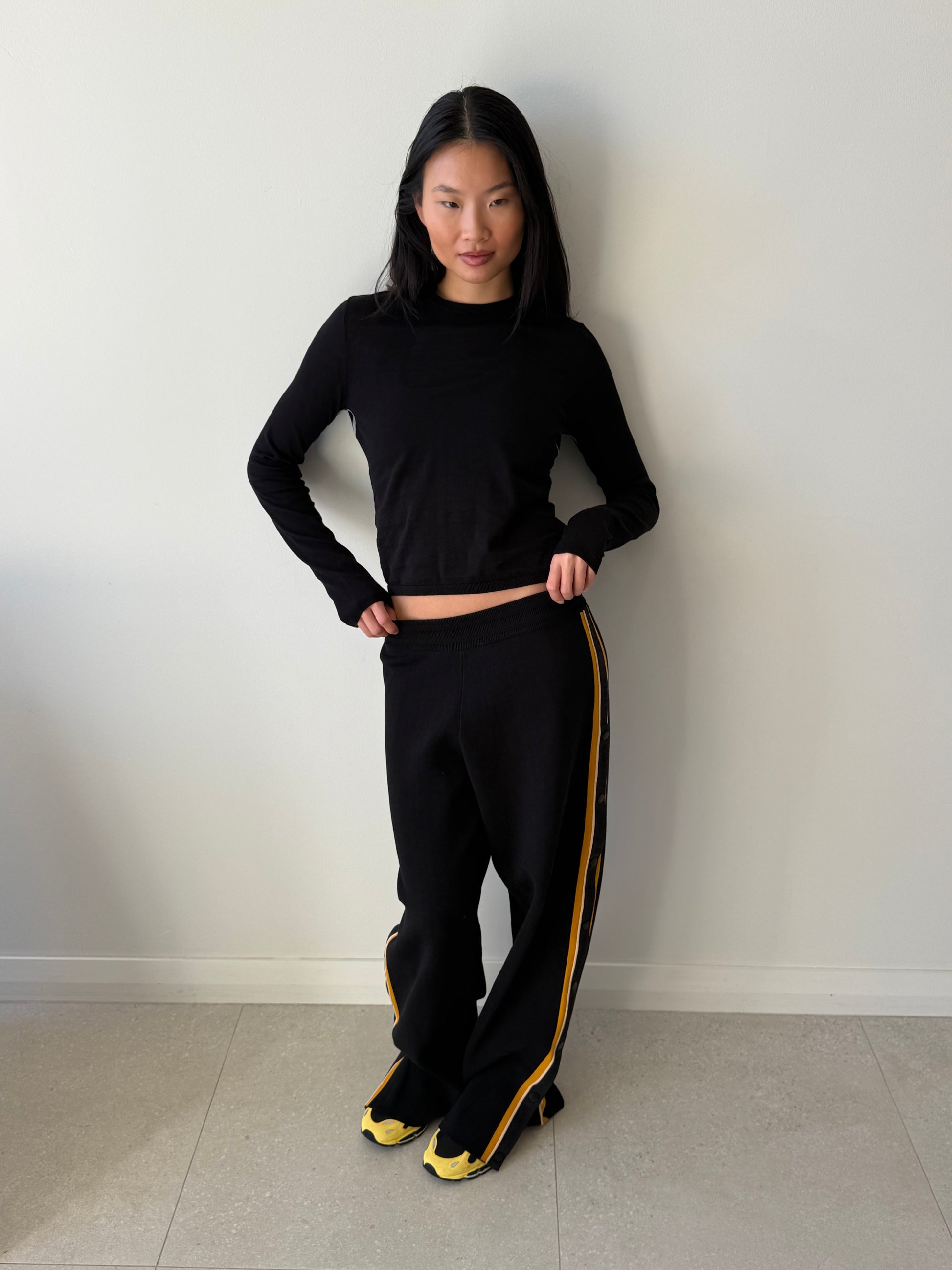 SIDE-SNAP TRACK PANT BLACK/TUMERIC