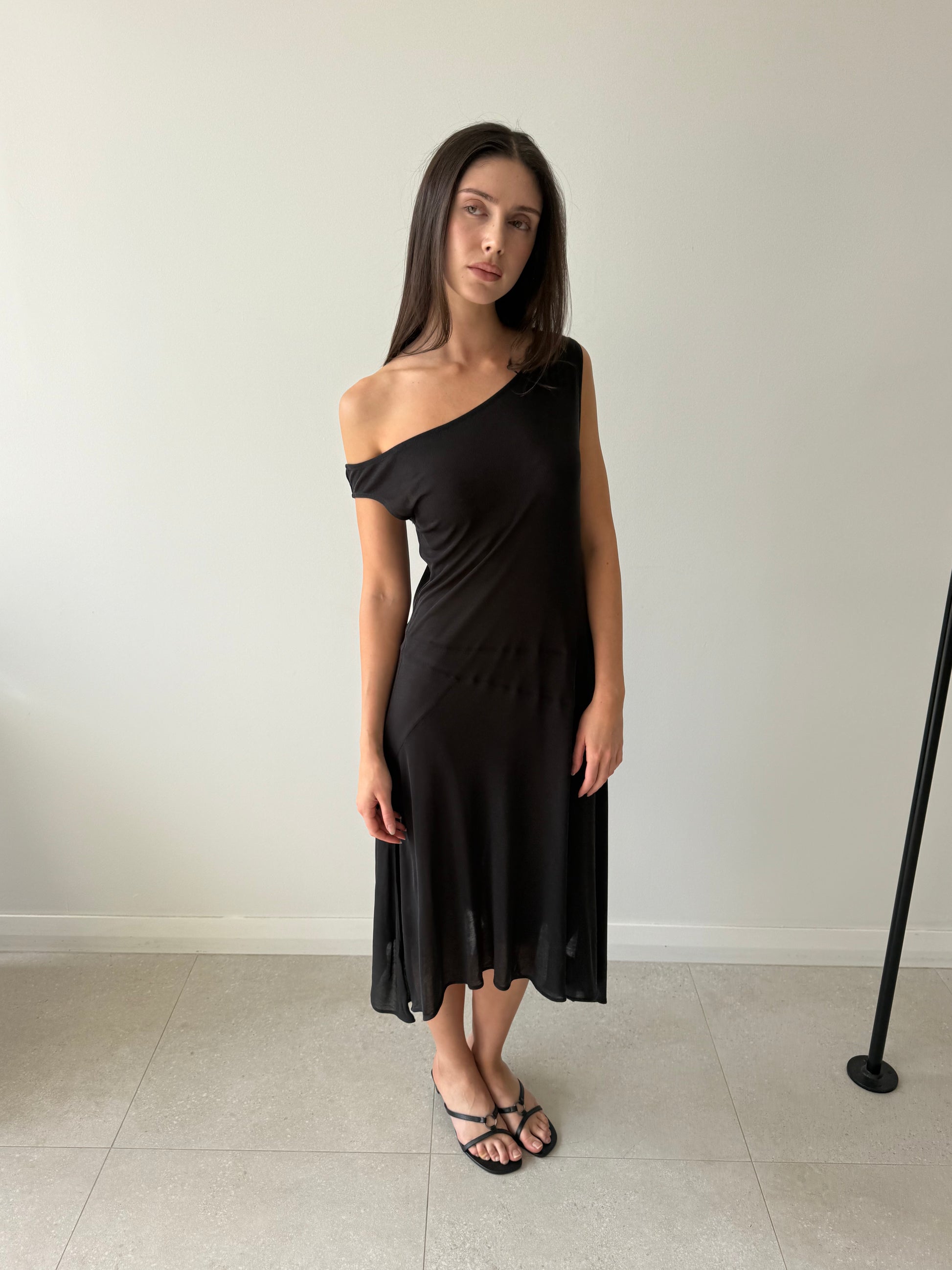 FINE JERSEY OFF SHOULDER DRESS