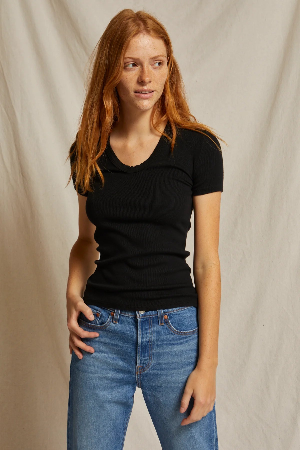 AVRIL SHORT SLEEVE U NECK TRUE BLACK