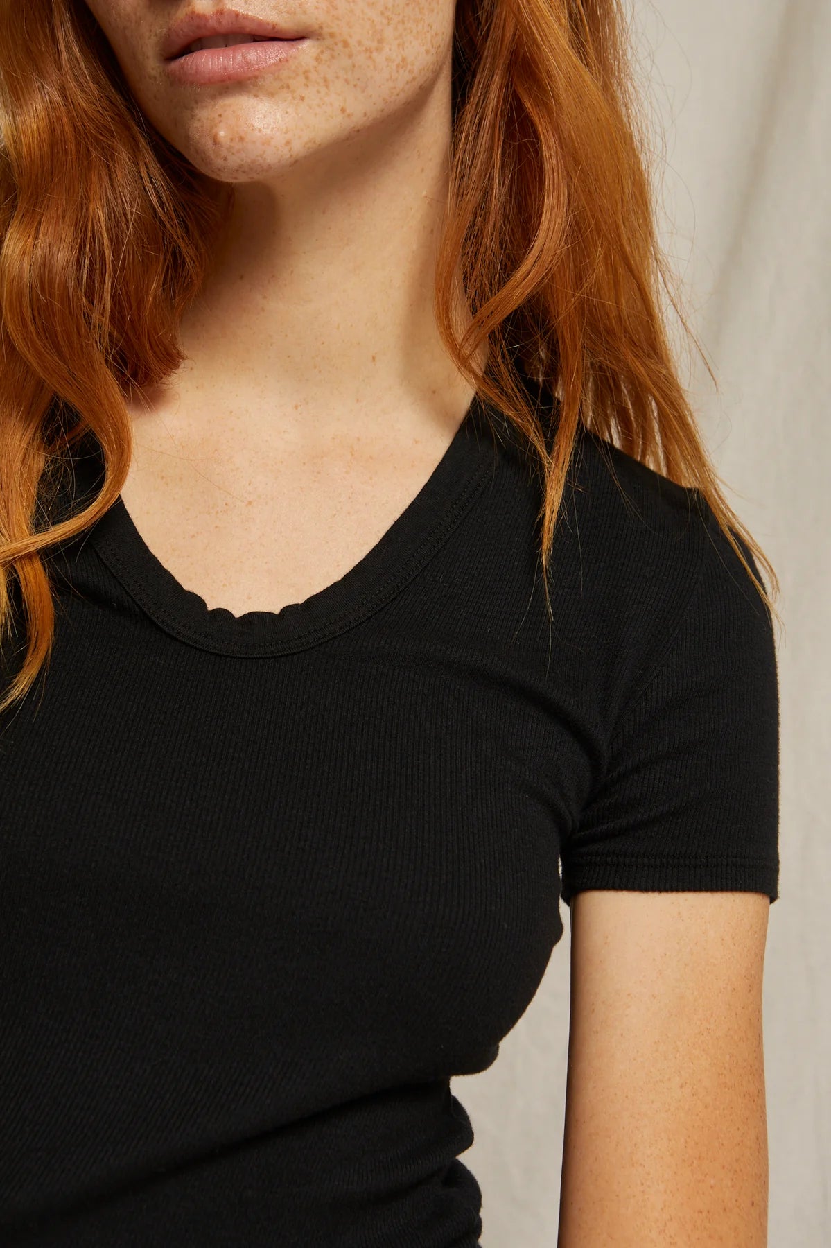 AVRIL SHORT SLEEVE U NECK TRUE BLACK
