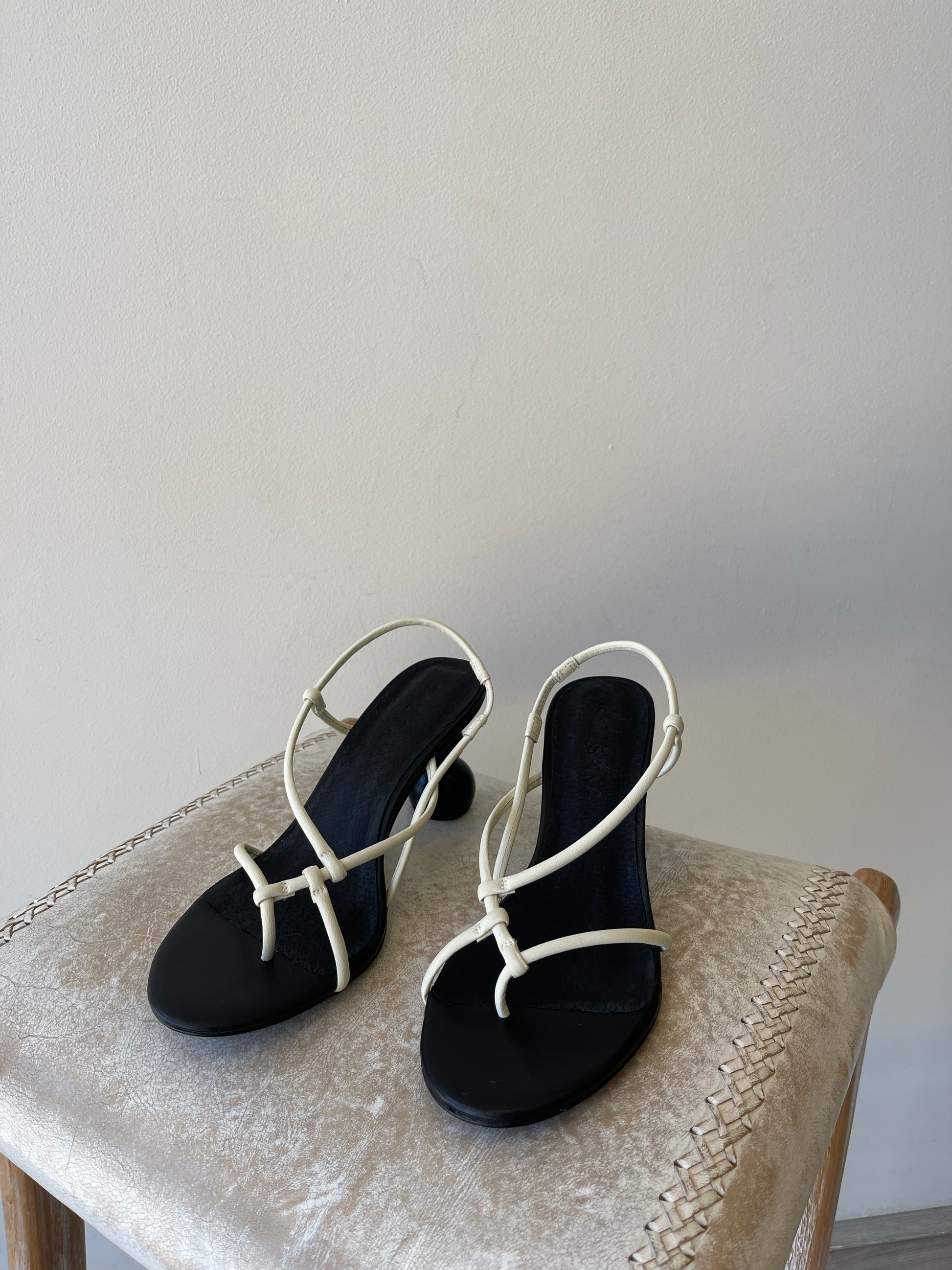 AURA HEEL OFF WHITE