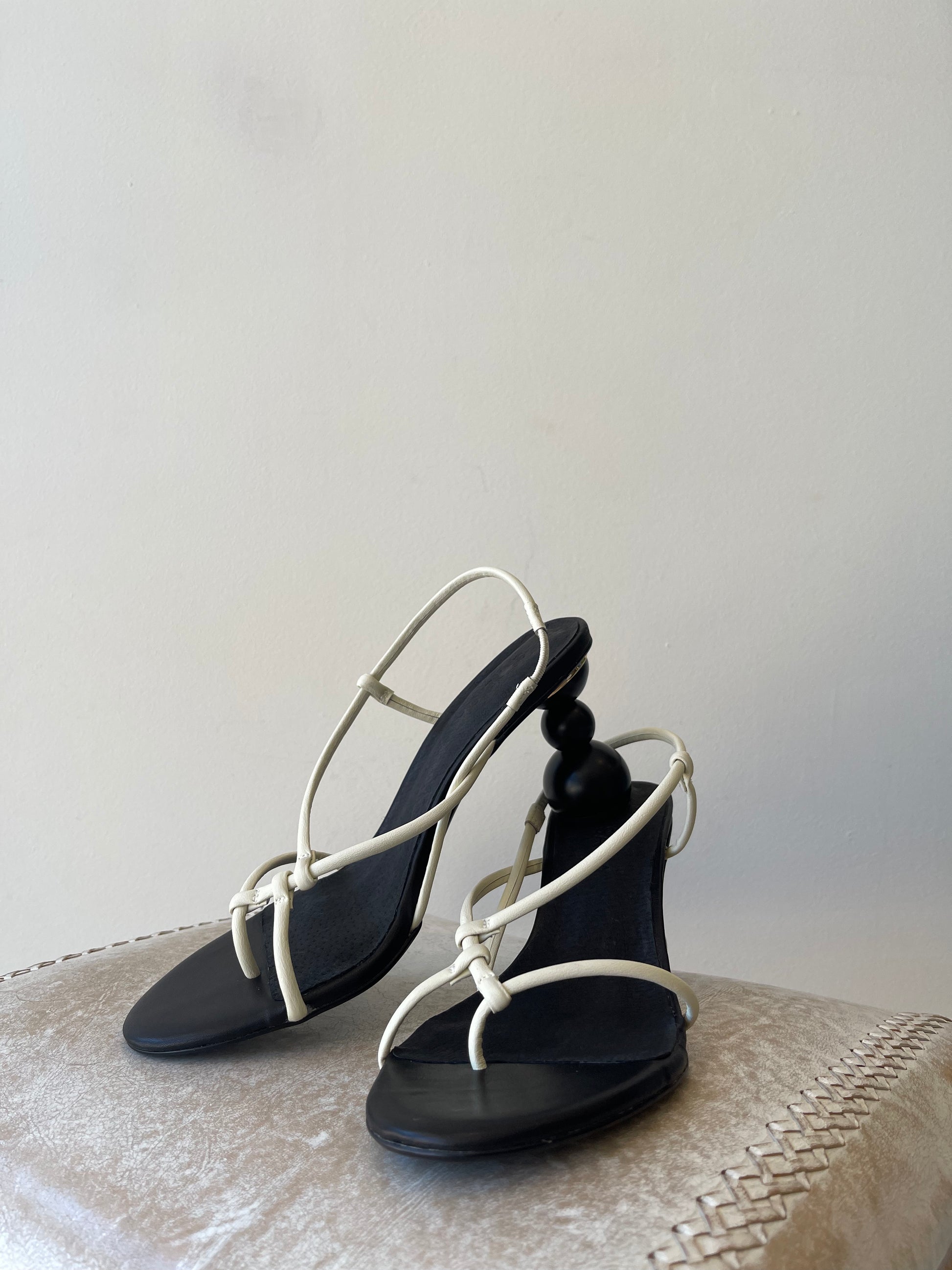 AURA HEEL OFF WHITE