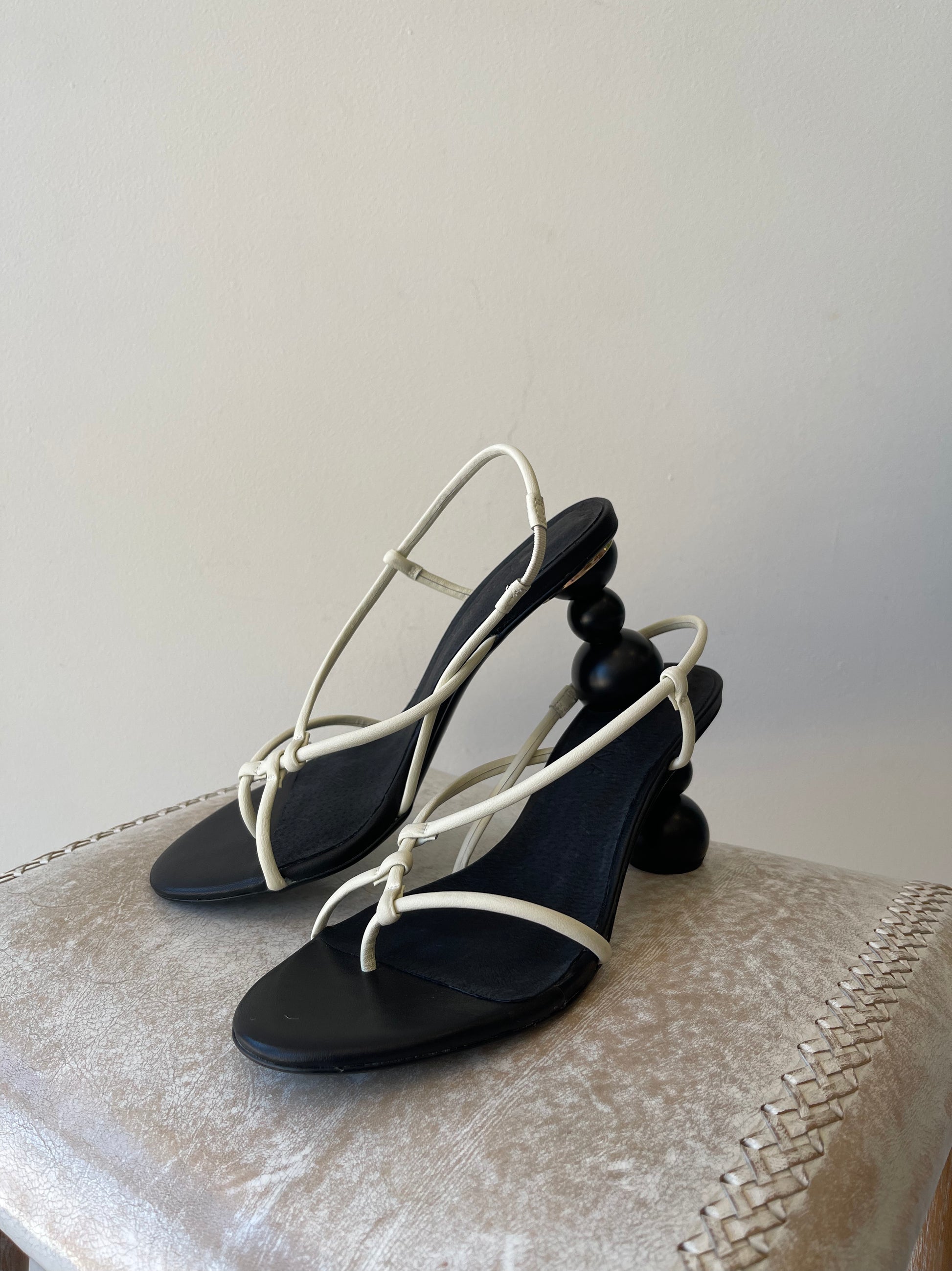 AURA HEEL OFF WHITE